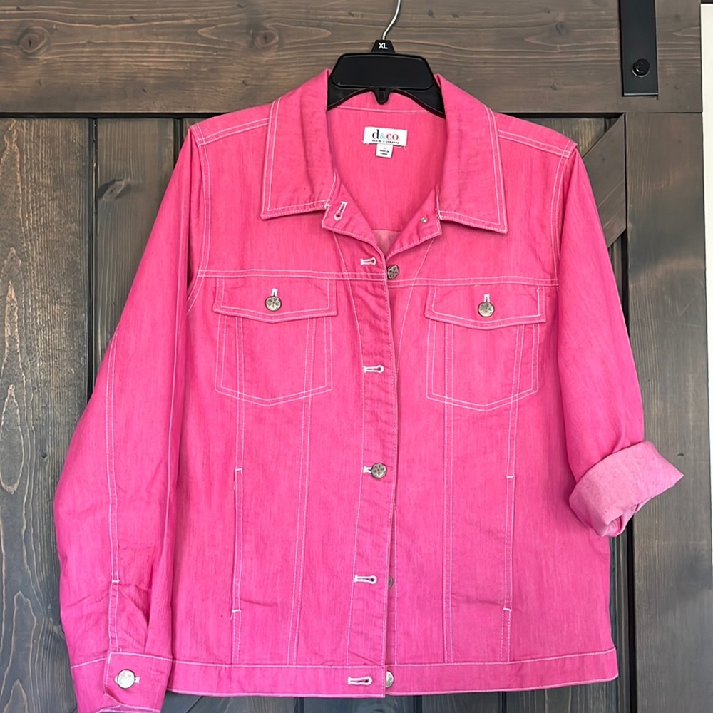 💗Bright pink, d&co, lightweight jacket!💗